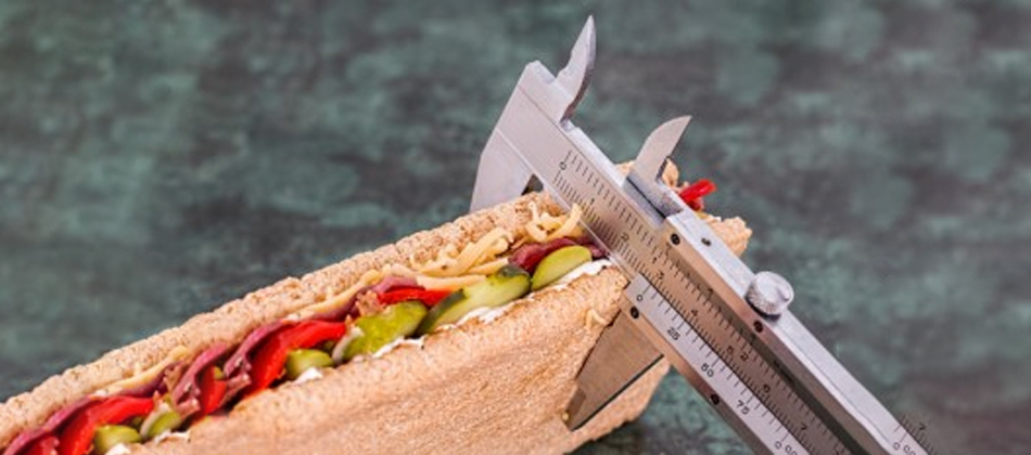 Diät im Alter – was tun, wenn ein paar Kilos zu viel auf den Hüften liegen
