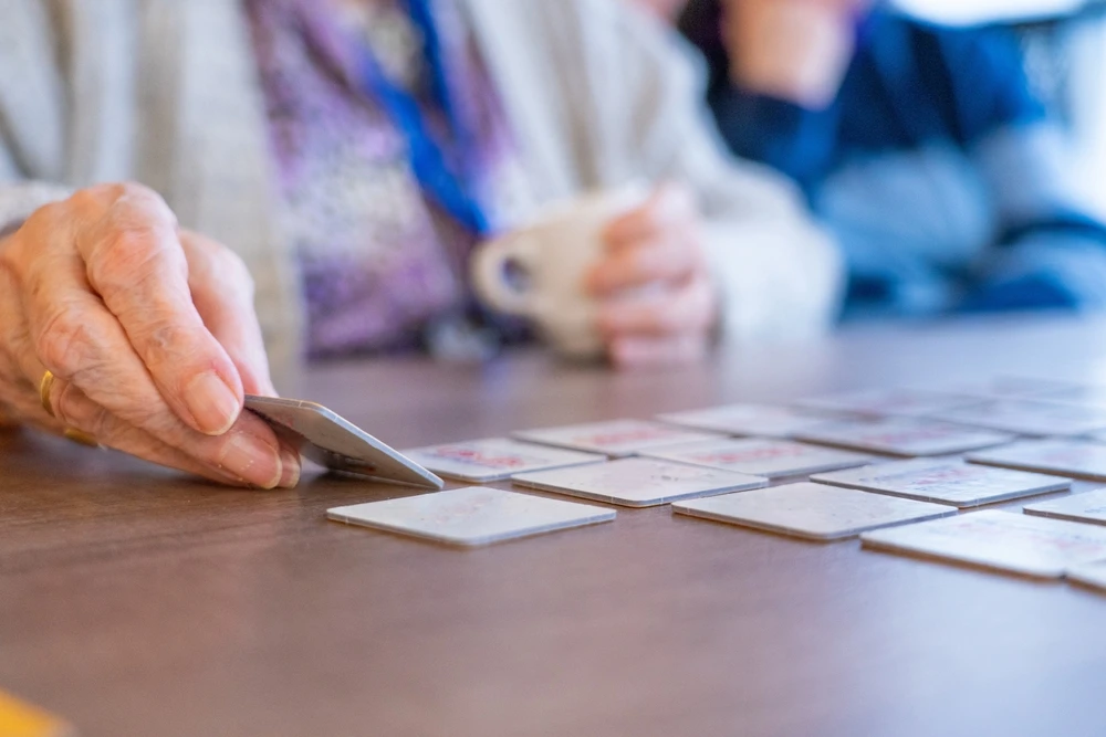 Spiele und Beschäftigung für Menschen mit Demenz