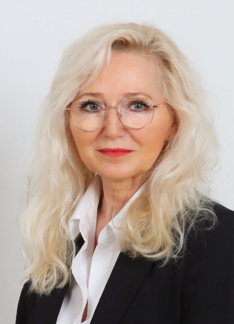 Lydia-Rittner-768x1064